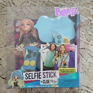 NIB Bratz Selfie Stick + Cloe